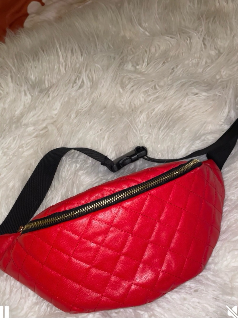 Red Fannie Pack